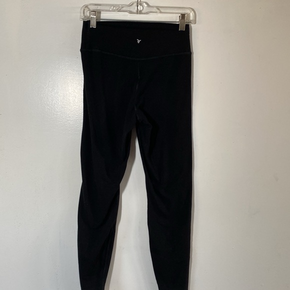 Old Navy Extra High Rose Crossover Leggings - Picture 5 of 7